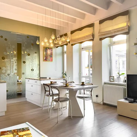 شقة Cesarski تشيشين