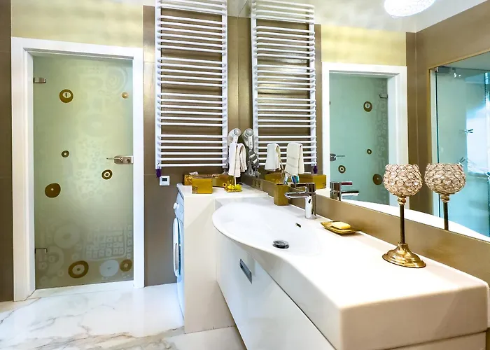 Cesarski דירה צ'שין